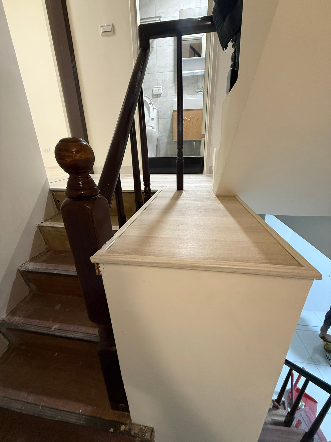 明峻地板｜三民區金山路透天整修｜2026/03/23施工 | EHL133 科爾皮諾白橡 地板｜走廊平台大圖