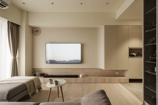 淺米奶油色客廳搭配 | GU1124 莫斯白橡 SPC地板 GU3107 磨石淺灰 SPC地板 | 明峻地板