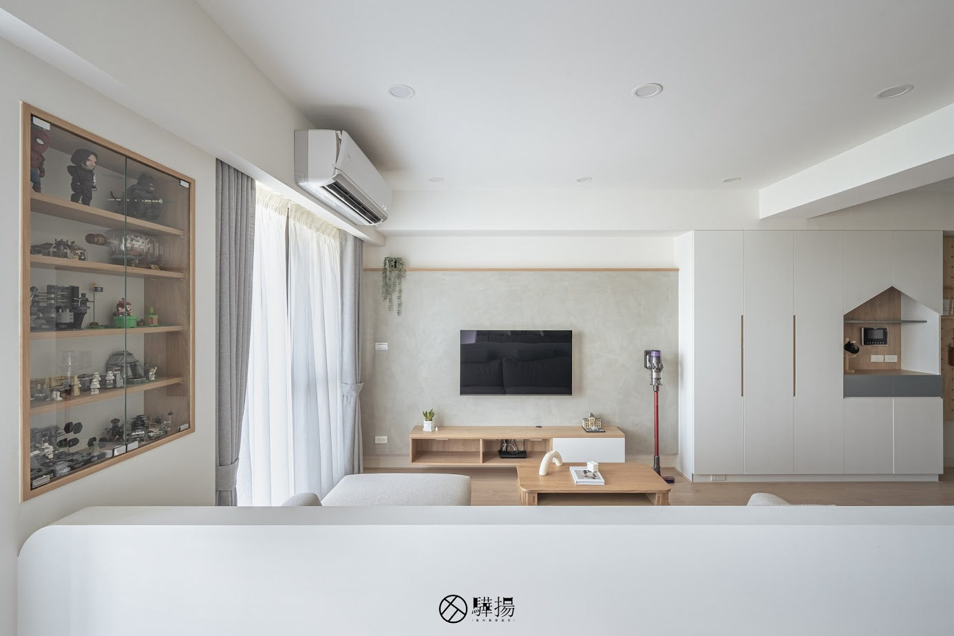 開放式工作室與客廳 | EHL107 馬泰拉白橡 木地板 | 明峻地板