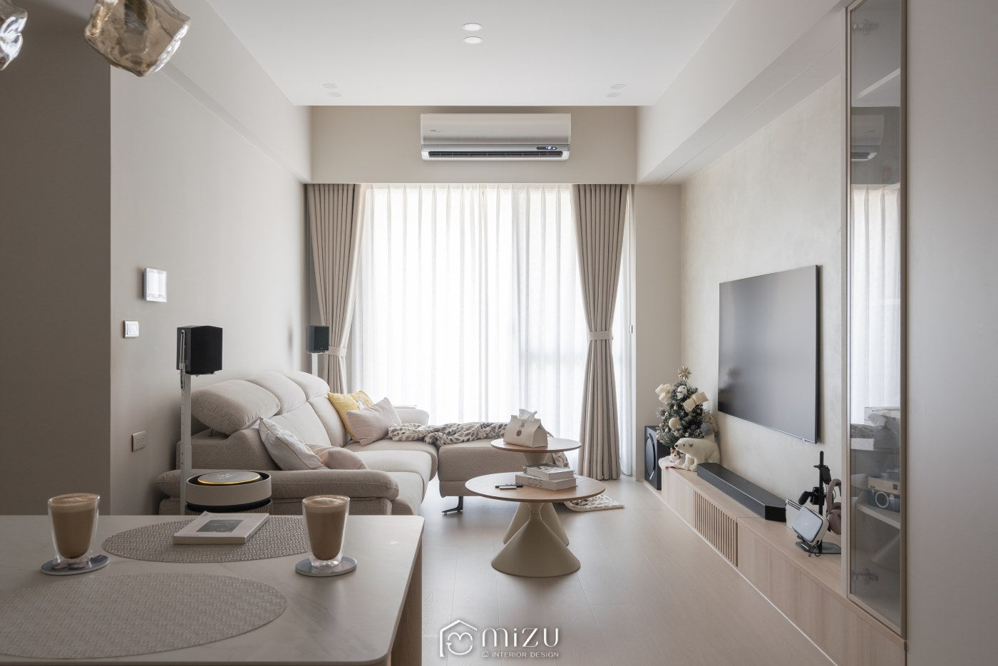 客廳餐廳全景圖| GP7109 萊博淺橡 木地板 | 明峻地板